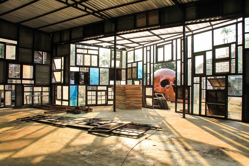 BEHOLD ‘CHANGCHUI,’ FASHIONISTA’S ‘CARELESS’ DREAM [Khaosod English]